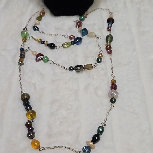 Glass beaded non adjustable silver tone necklace - Picture 5 of 5